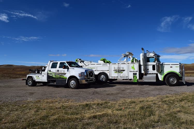 Lee's Towing tow truck
