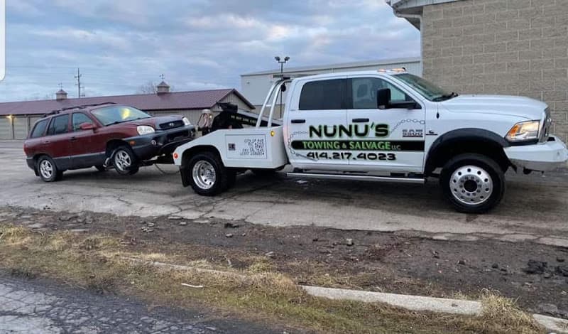 Nunu's Towing & Salvage tow truck