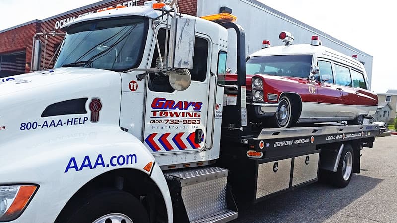 Gray's Towing Service & Auto Repairs tow truck