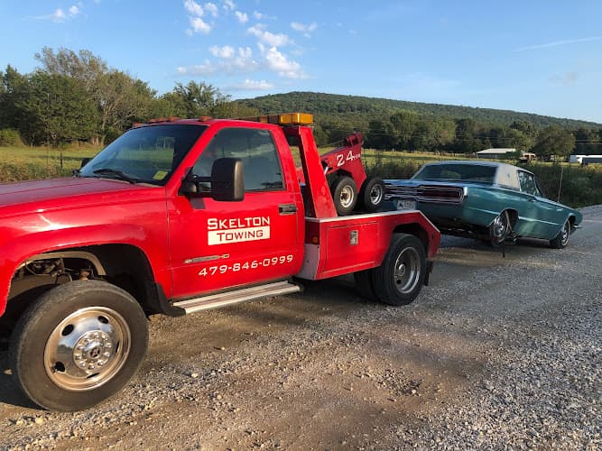 Skelton Towing tow truck