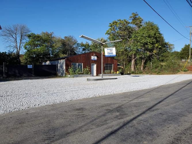 Snyder's Towing tow truck