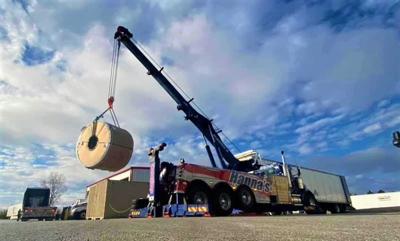 Hanna's Wrecker Service tow truck