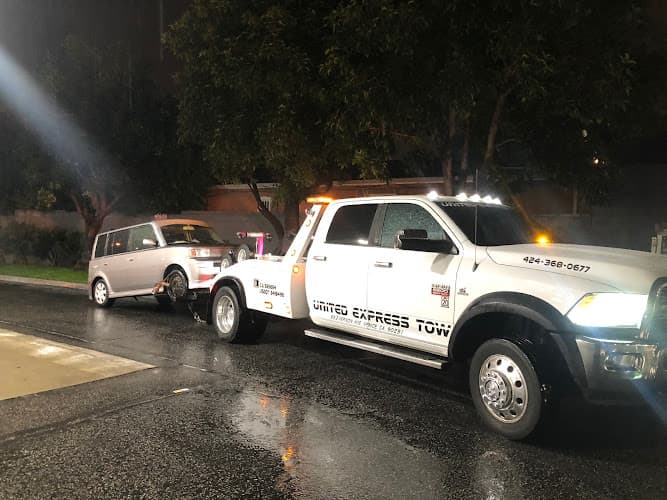 United Express Tow tow truck
