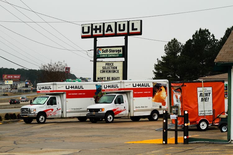 U-Haul Moving & Storage of Minot tow truck
