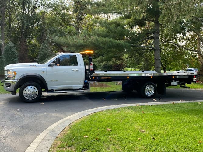 ARZ Towing CO. tow truck