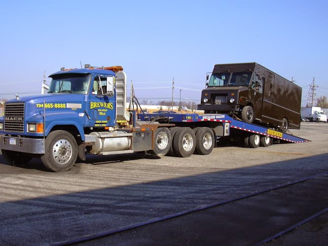 Brewer's Towing tow truck