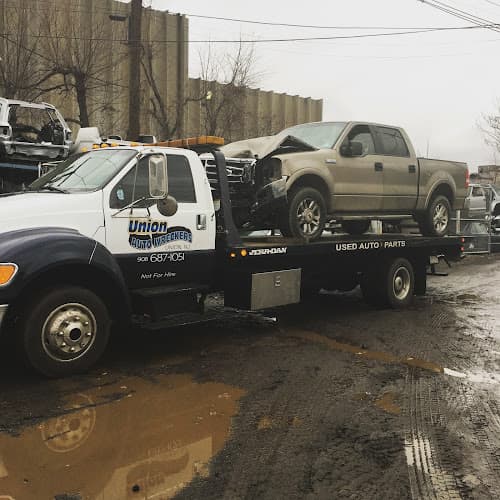 Union Auto Wreckers tow truck