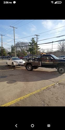 Bird's Towing tow truck