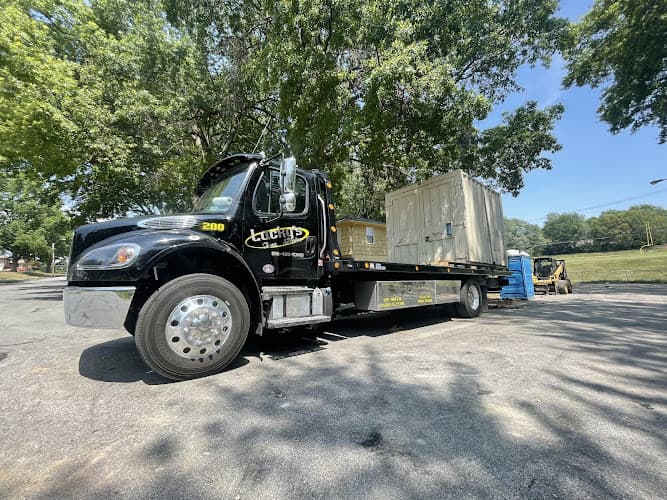 Lucky's Tow Service tow truck