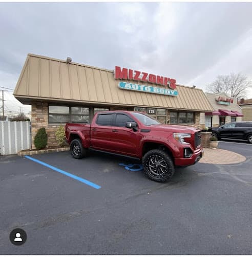 Mizzoni's Auto Body tow truck