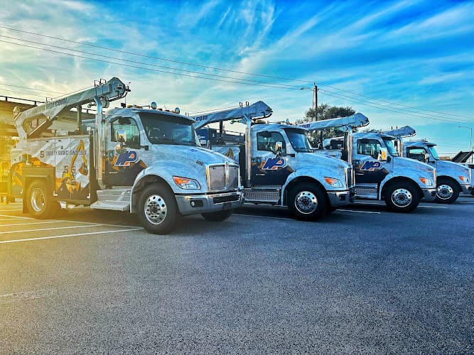 WATERS International Trucks & Idealease tow truck