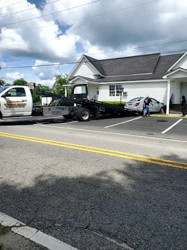Horton's Wrecker Service tow truck
