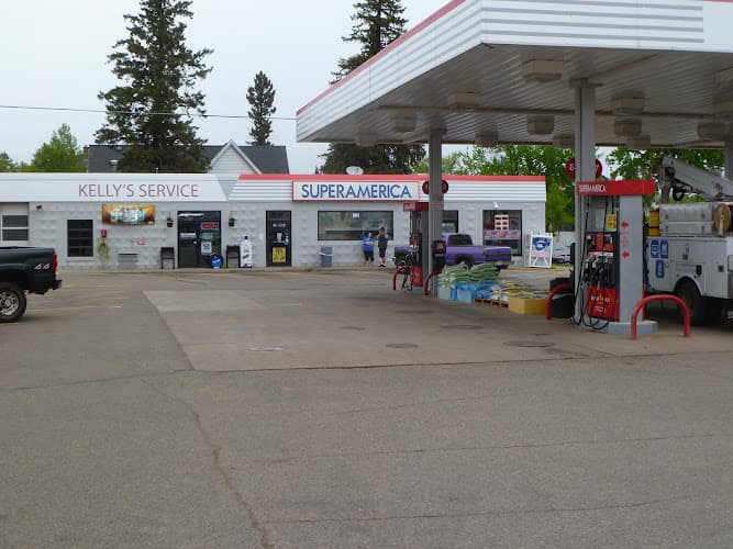 Kelly's Service tow truck