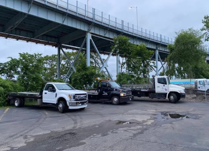 Professional Family Auto Towing tow truck