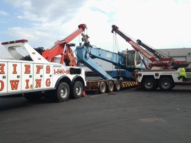 Chief's Towing Inc tow truck