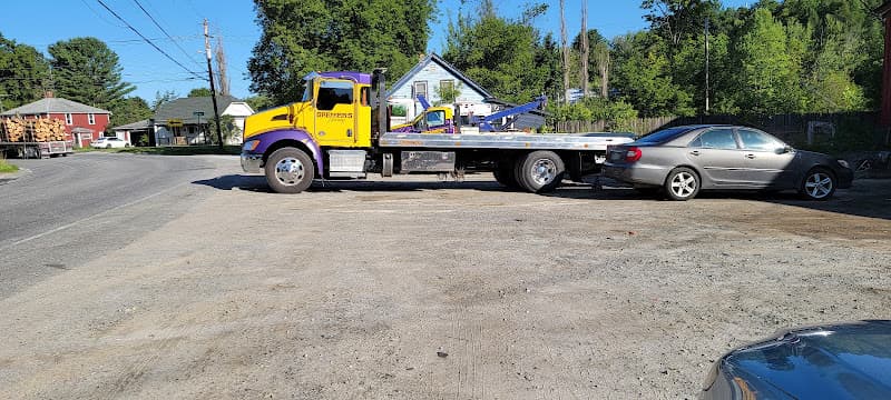 Greniers Towing and Truck Shop tow truck