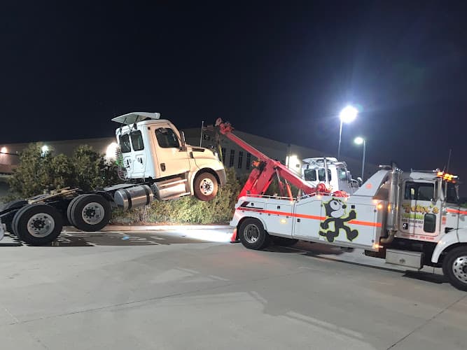 Felixs Towing & Flatbed Service Center LLC tow truck