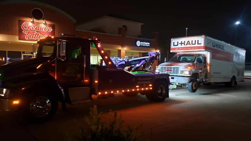 Bronco Towing tow truck