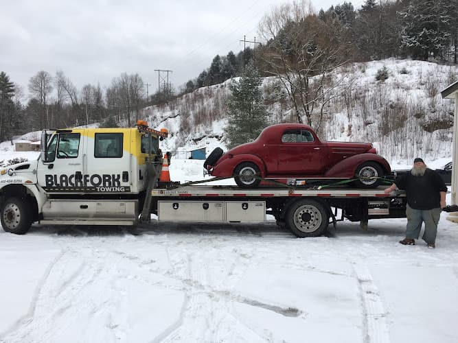 Blackfork Towing tow truck