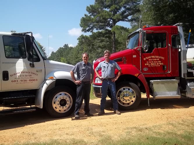 Richland Wrecker Service & Auto Repair tow truck