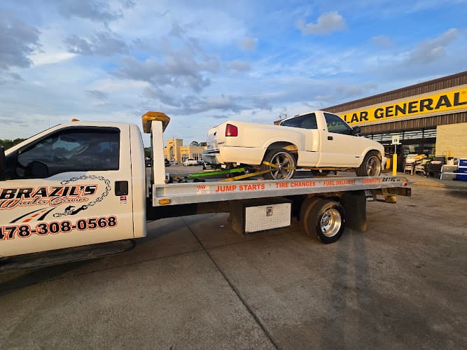 Brazil's Wrecker Service And Tires tow truck