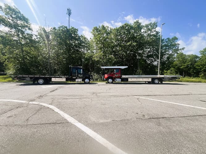 Mid Maine Towing and Recovery, LLC tow truck