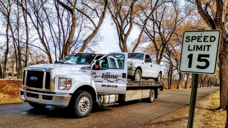 J&E Towing LLC tow truck