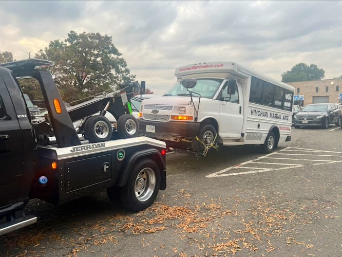 ACE Towing - Towing, Auto & Body repair under one roof tow truck