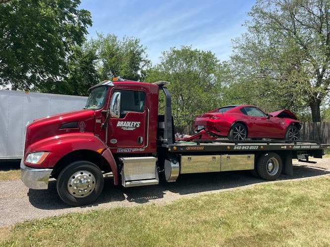 Bradley's 24hr Towing - Trucking tow truck