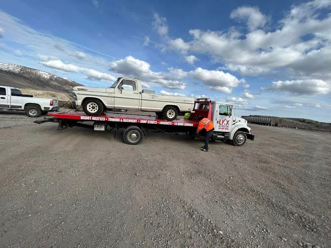LKX Towing tow truck