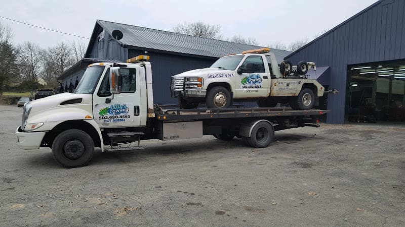 Lilly's Towing tow truck