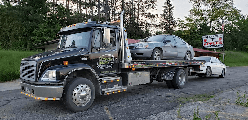 Danny Mac's Towing tow truck