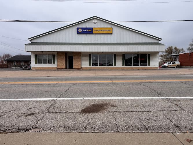 DJ's Repair Service tow truck