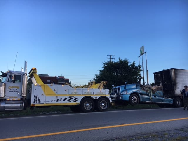 Crawford Towing Mobile Truck Repair and Recovery tow truck