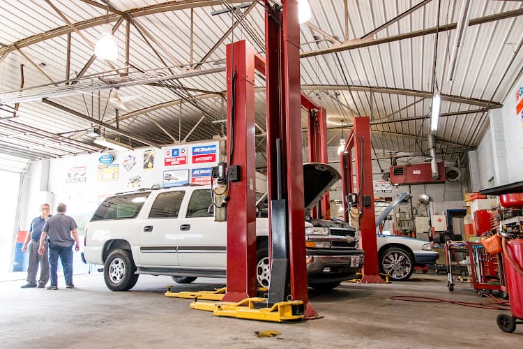 Team 1 Suddeth Automotive tow truck