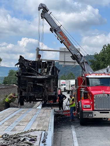 Keller's Auto Body tow truck