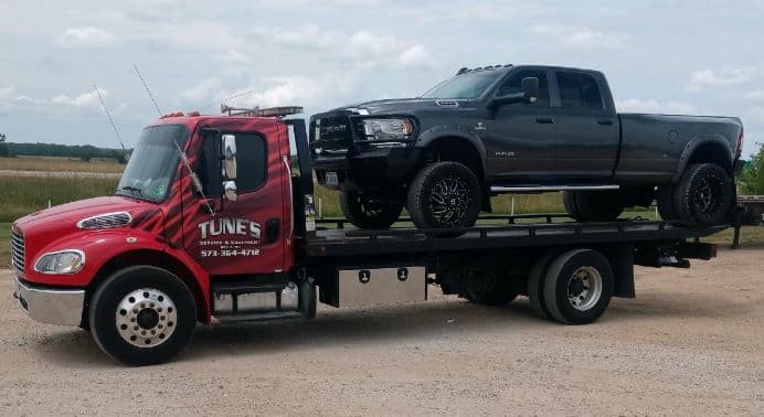Tune's Service LLC tow truck