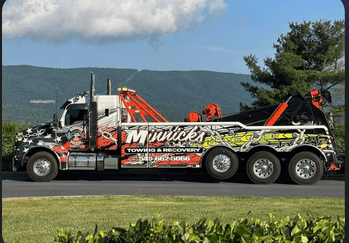 Minnicks Towing & Recovery tow truck