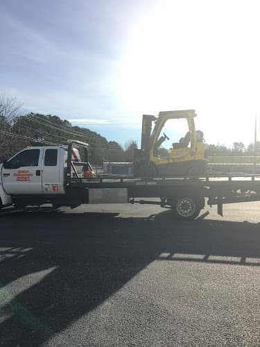 Quick Response Towing & Recovery Inc tow truck