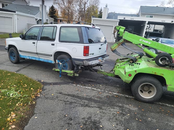 Tiny’s Towing tow truck