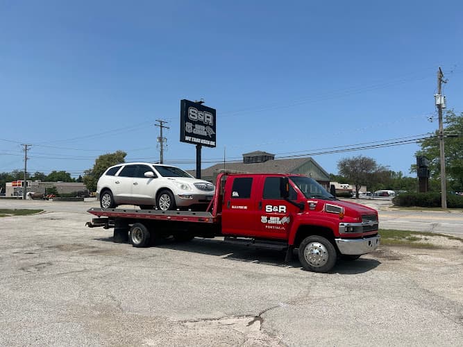 S & R Auto & Towing tow truck