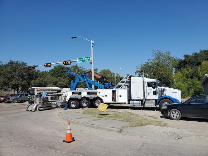 Dallas Towing & Recovery tow truck
