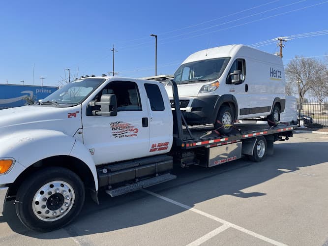 Llanos Towing Fresno tow truck