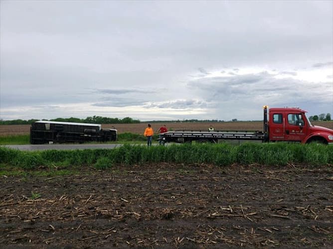 A To Z Towing & Transportation tow truck