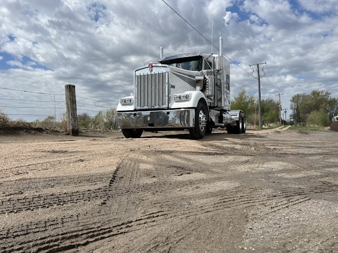 Midwest Truck & Trailer Repair tow truck