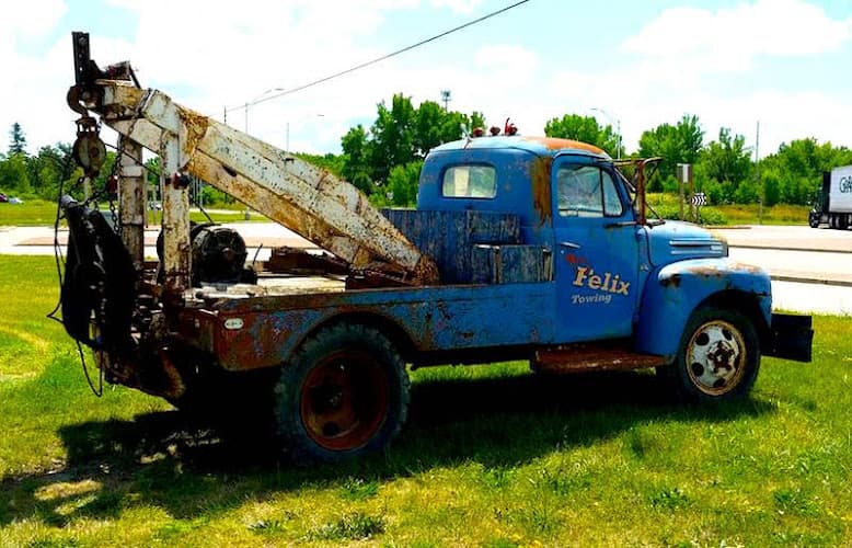 Felix Auto and Tire, LLC | Oshkosh Towing Service tow truck