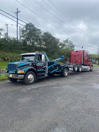 Jay's Recovery Service tow truck