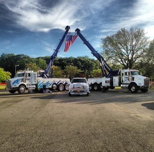 Universe Towing tow truck