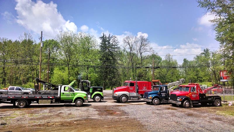 Baileys Auto & Towing tow truck