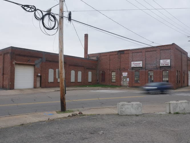 Kinney's Automotive tow truck